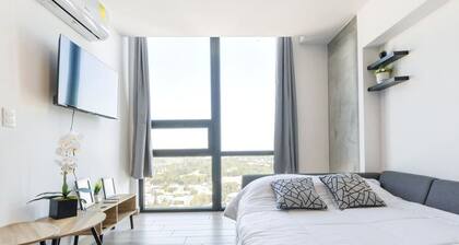 ¡A pasos de Fundidora! Gym, Pool & Parking 6ppl