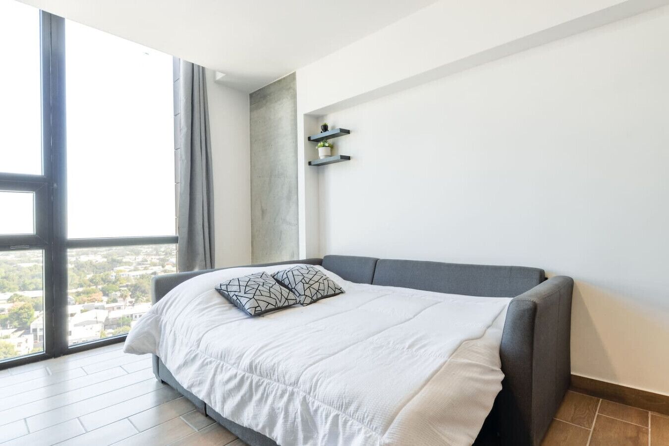 書桌、熨斗/熨衫板、Wi-Fi、床單