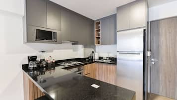 Fridge, microwave, oven, stovetop