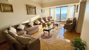 TV connectée, jeux vidéo, livres, vidéothèque