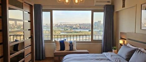 3 bedrooms, desk, iron/ironing board, WiFi