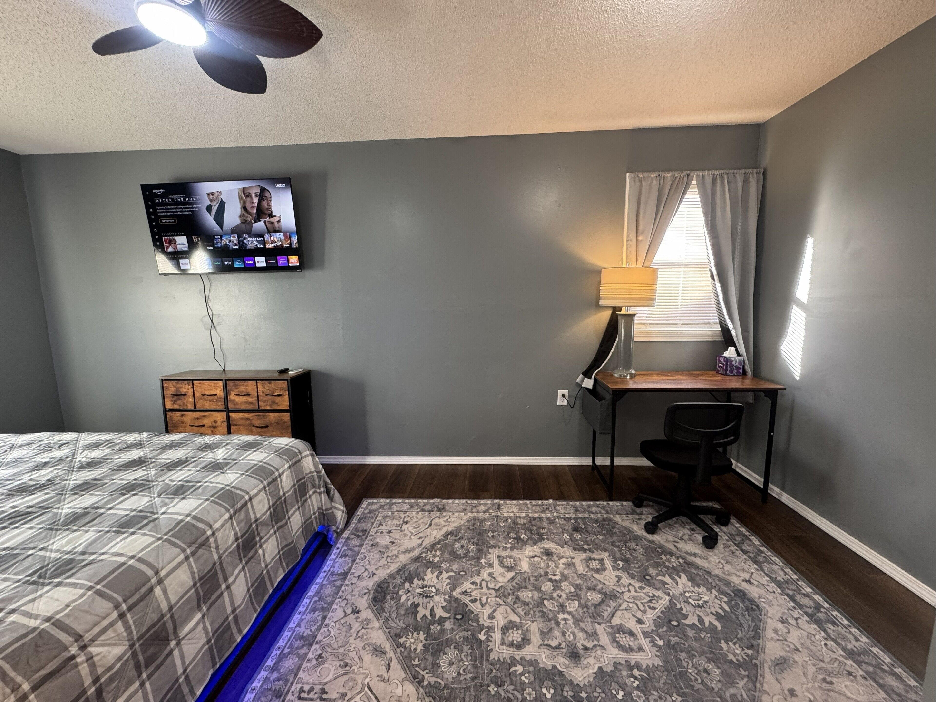 3 bedrooms, iron/ironing board, WiFi, bed sheets