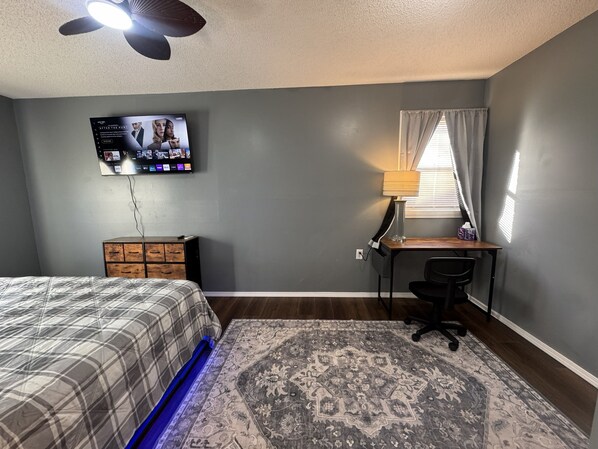 3 chambres, fer et planche à repasser, Wi-Fi, draps fournis