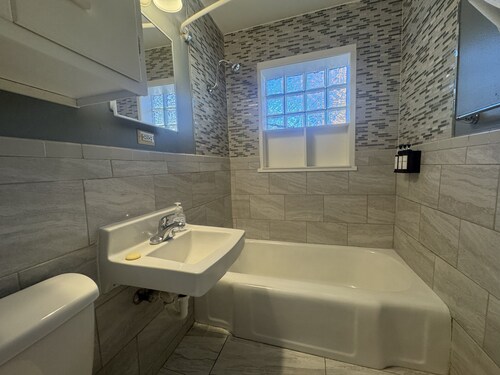 Fantastic 3-bedroom house with AC in friendly Wichita neighborhood