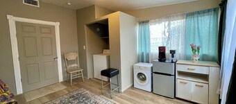 Beautiful 1 bedroom bungalow in charming Lake Montezuma with AC