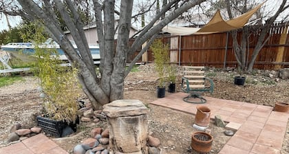 Beautiful 1 bedroom bungalow in charming Lake Montezuma with AC