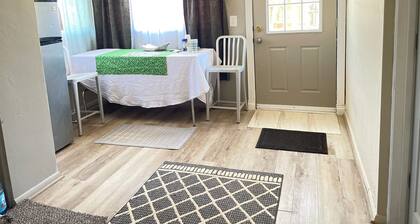 Spacious & Peaceful bedroom suite with Kitchenette in charming Lake Montezuma.