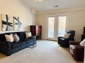 Smart TV - Welcome all coming to Kansas City for the World Cup! (Overland Park)