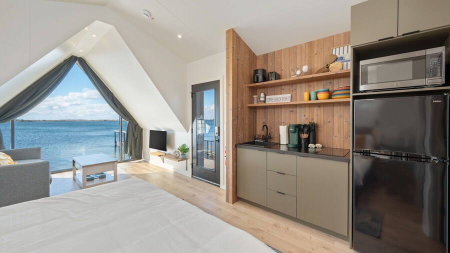 Cabin Unit 1 Waterfront in RV Park