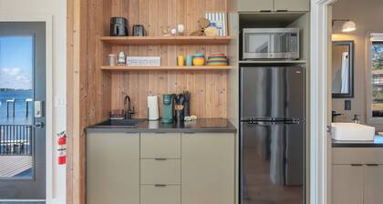 Cabin Unit 1 Waterfront in RV Park