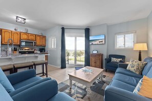 TV - Gulf View Condo with Pools and Hot Tubs (Gulf Shores)