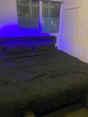 2 bedrooms, internet, bed sheets