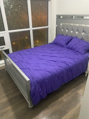 2 bedrooms, internet, bed sheets