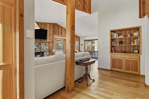 Smart TV, fireplace - The Aspen Hideaway | Elkhorn Pool, Hot Tub + Pickleball (Sun Valley)