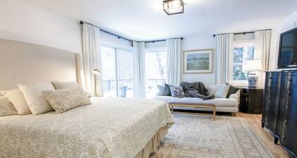 Spacious 5-bedroom house in gorgeous, convenient Avon with pool and fitness room