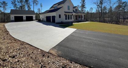 Masters Executive Retreat Pool + Outdoor Fireplace Sleeps 12