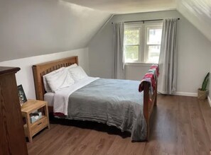 Iron/ironing board, WiFi, bed sheets - 2-bedroom house in adorable Glen Dale WV Brad Paisley Hometown (Glen Dale)