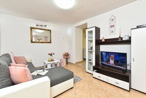 TV - House 2418/195061 (Istria - Poreč), 4000m from the beach (Poreč)