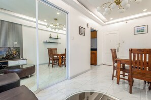 Interior - 1-bedroom apartment in amazing in BGC -9c (taguig)