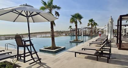 Relaxed Yas living with Resort-Style Facilities