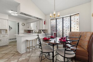 Dining - Gorgeous 4-bedroom duplex with AC in tranquil Richardson (Richardson)