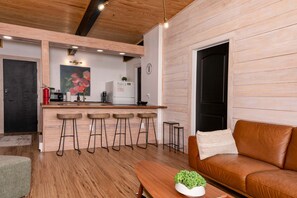 Smart TV, fireplace - Sunset Ridge (#338) | Walk to Ski Bike Eat! (Basye)