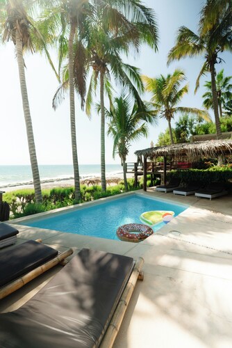 Beautiful house in Las Pocitas, Mancora beachfront with swimming pool