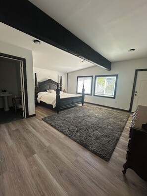 2 bedrooms, bed sheets - Charming 2 bed, 2 bath waterfront home w/ Dune access (Lakeside)
