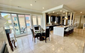 A spacious kitchen with a large island, modern appliances, and a view to the outside. - Luxury 2 story condo on beautiful Lake Washington close to Downtown Kirkland (Kirkland)
