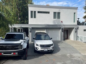 A modern two-story house with a garage, two parked SUVs, and a clear sky. - Luxury 2 story condo on beautiful Lake Washington close to Downtown Kirkland (Kirkland)