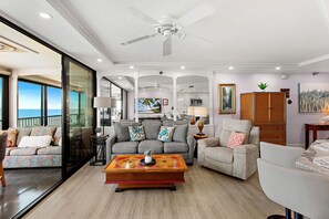 TV - New Listing! Stunning Oceanfront Oasis (Honokowai)