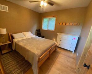 3 bedrooms, WiFi, bed sheets - Pet Friendly Luxury Cottage (Dysart Et Al)