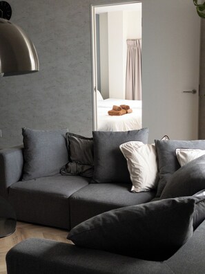 Interior - Bigger Room｜3 Bedroom Maxim 16 ppl | 8 Queen Beds｜Golden Gai & Kabukicho | 90㎡ (Kabukicho,Shinjuku-ku)
