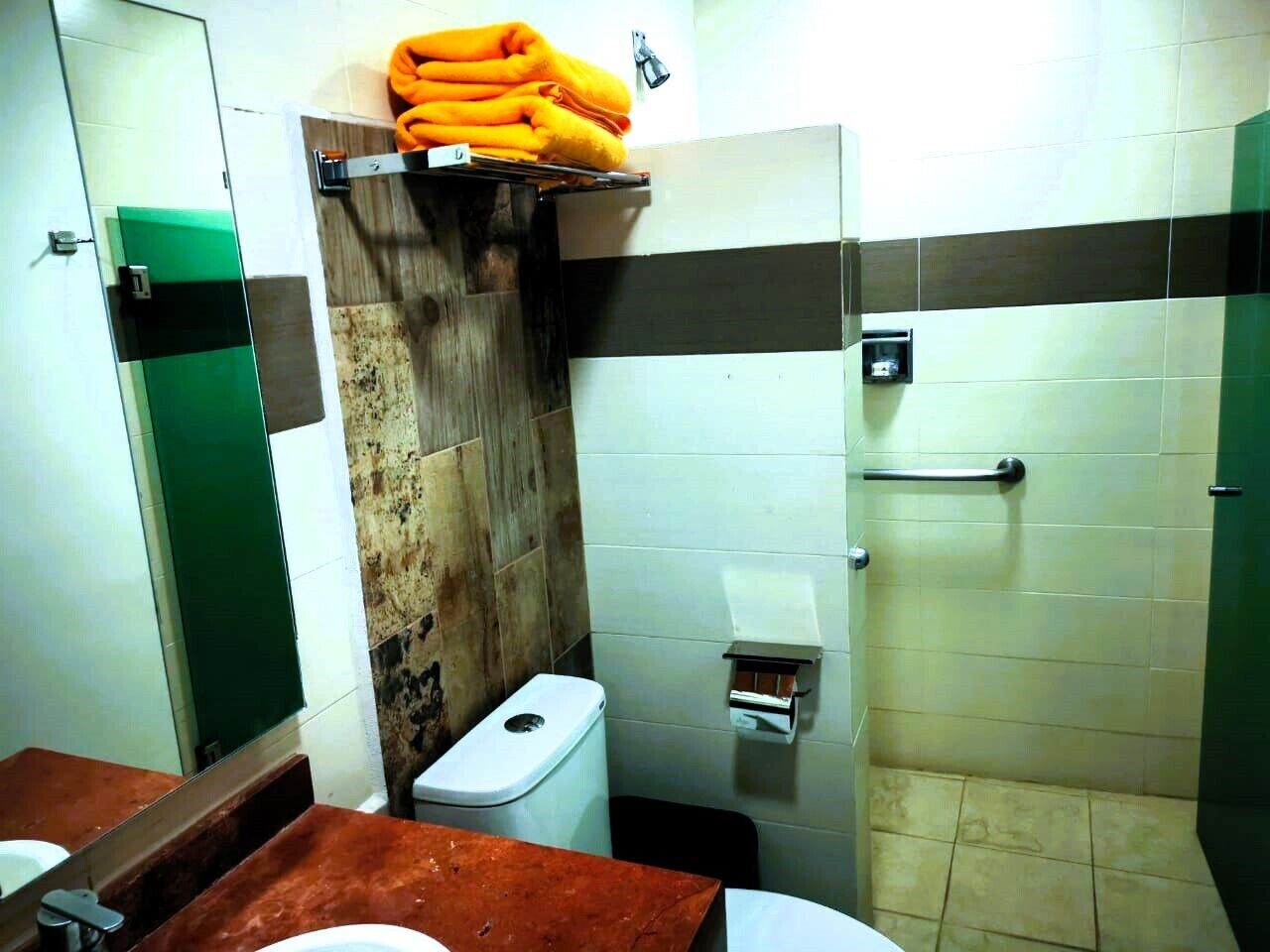 Room, 1 King Bed | Bathroom | Shower, soap, shampoo