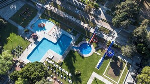 2 albercas techadas y alberca al aire libre