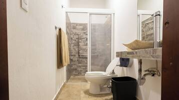 Classic Double Room | Bathroom | Shower, towels, soap, shampoo