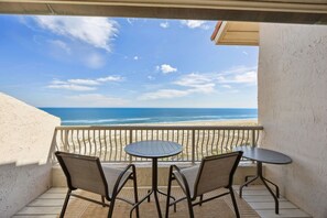 Outdoor dining - Sandcastles Penthouse - Picture Perfect and Cozy! (Fernandina Beach)