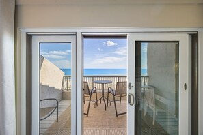 Interior - Sandcastles Penthouse - Picture Perfect and Cozy! (Fernandina Beach)