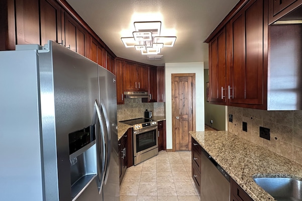 Ovn, kokeplater og oppvaskmaskin