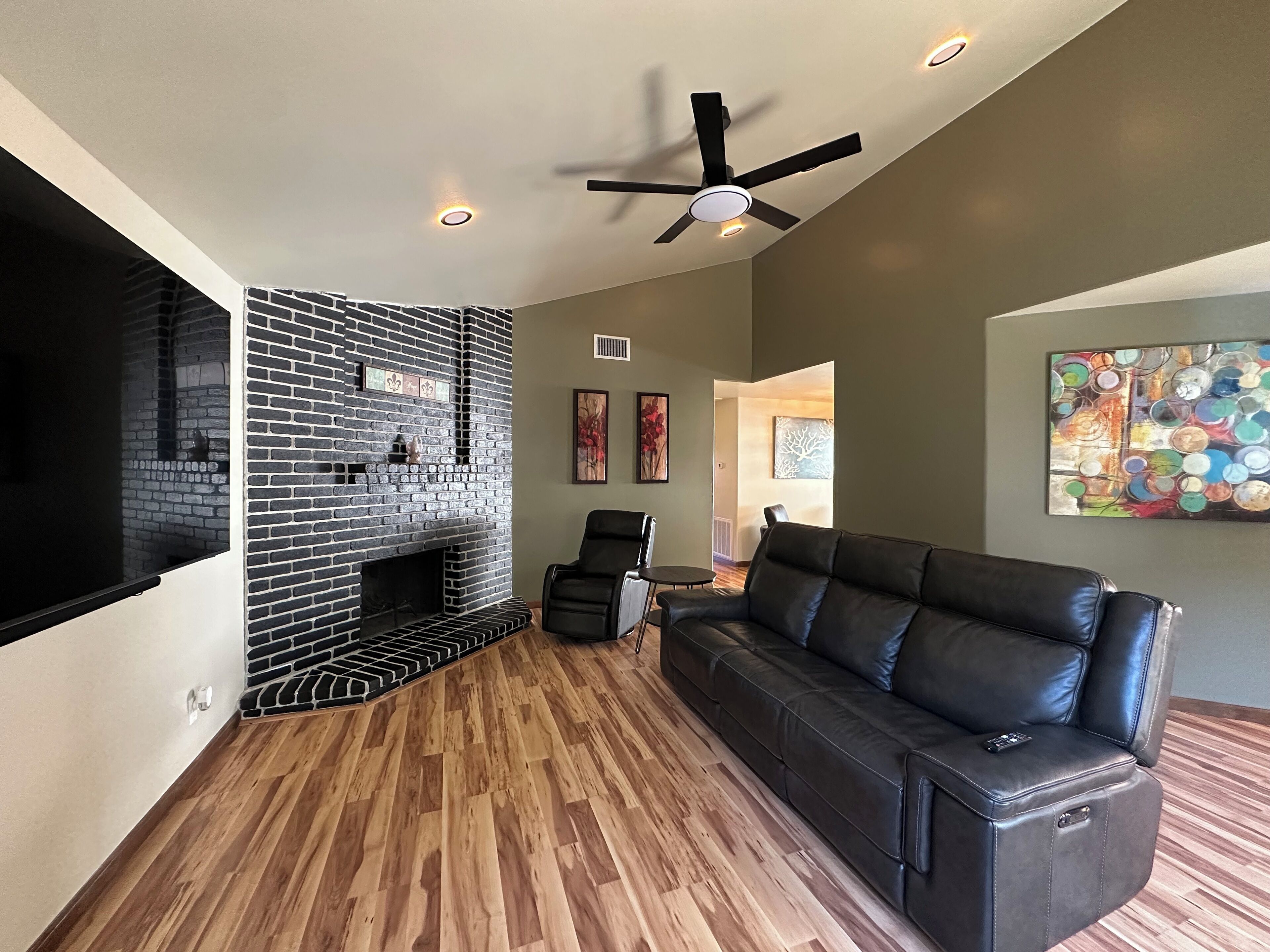 Télévision, cheminée