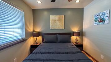 3 slaapkamers, een strijkplank/strijkijzer, wifi, beddengoed