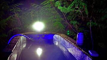 Bañera de hidromasaje exterior