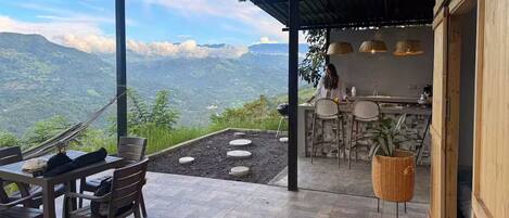 屋外ダイニングエリア