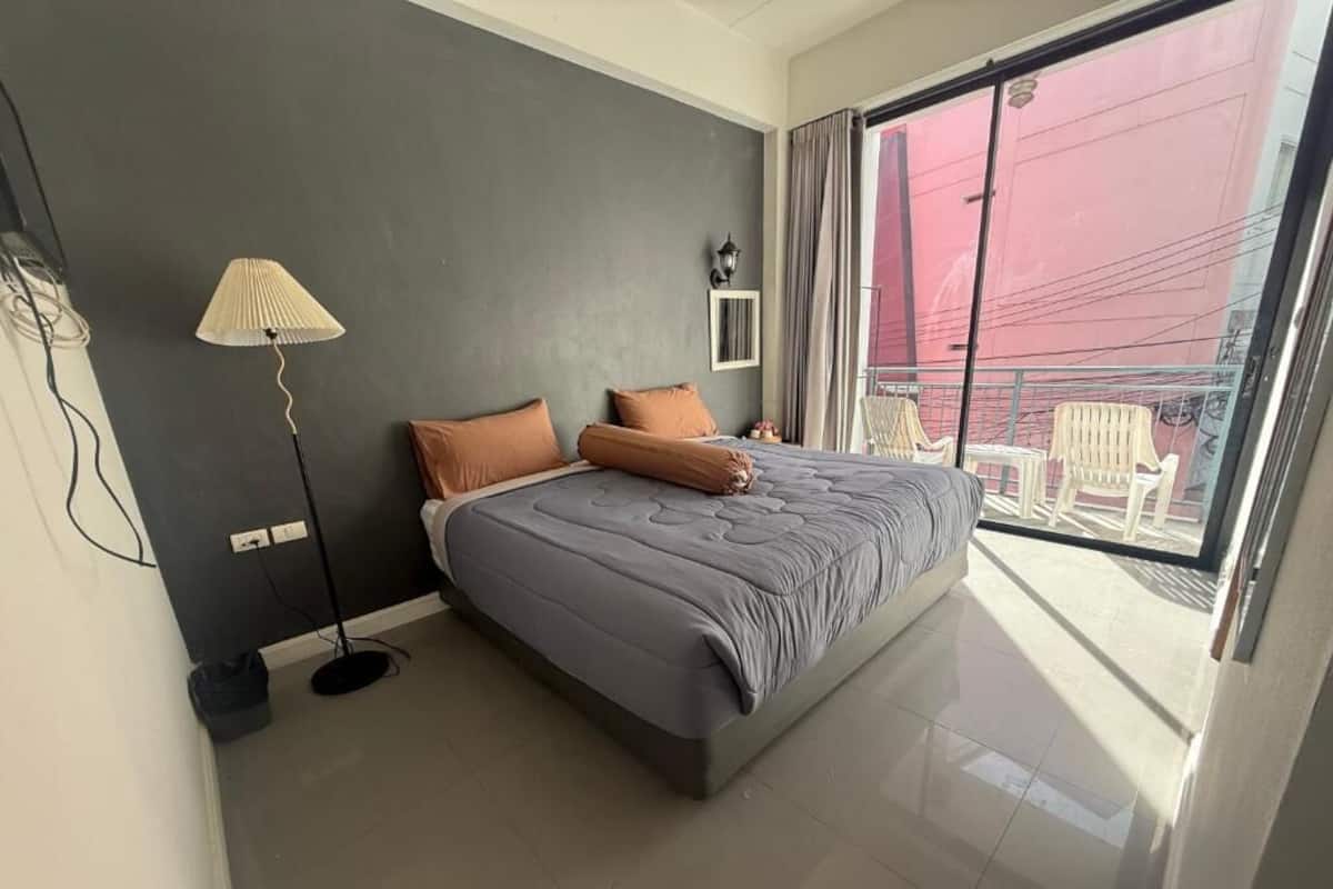 基础双人房, 阳台, 城市景观 | 办公桌、笔记本电脑工作区、免费 WiFi