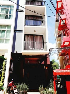 Unclassified image, 2 of 22, button - Arch Club Patong (Tambon Patong)