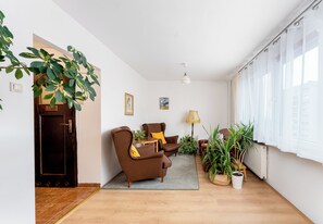 Interior - Odrzańska Urban Jungle Apartment (Kraków)
