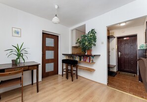 Interior - Odrzańska Urban Jungle Apartment (Kraków)