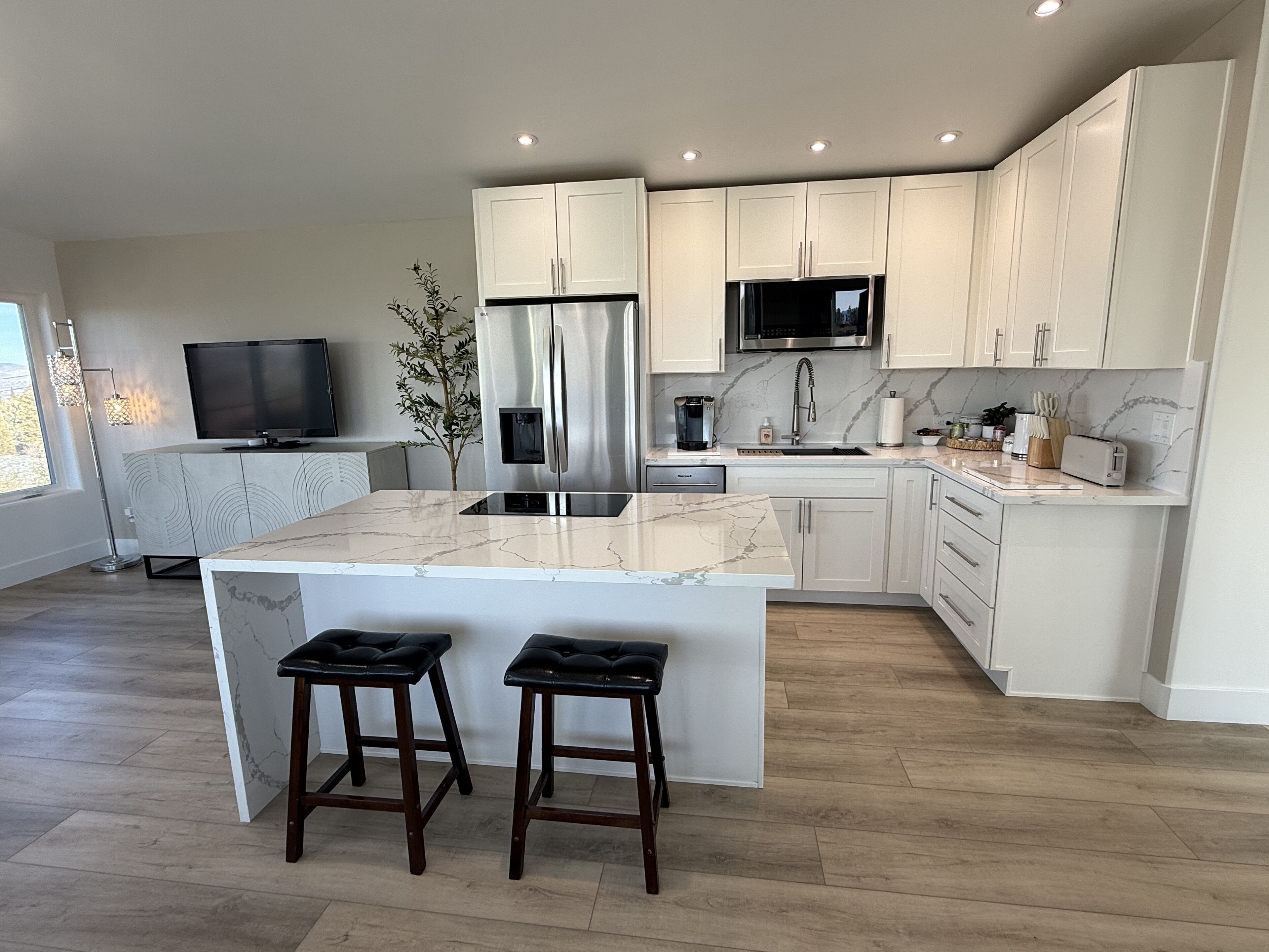 冰箱、微波炉、炉灶、洗碗机