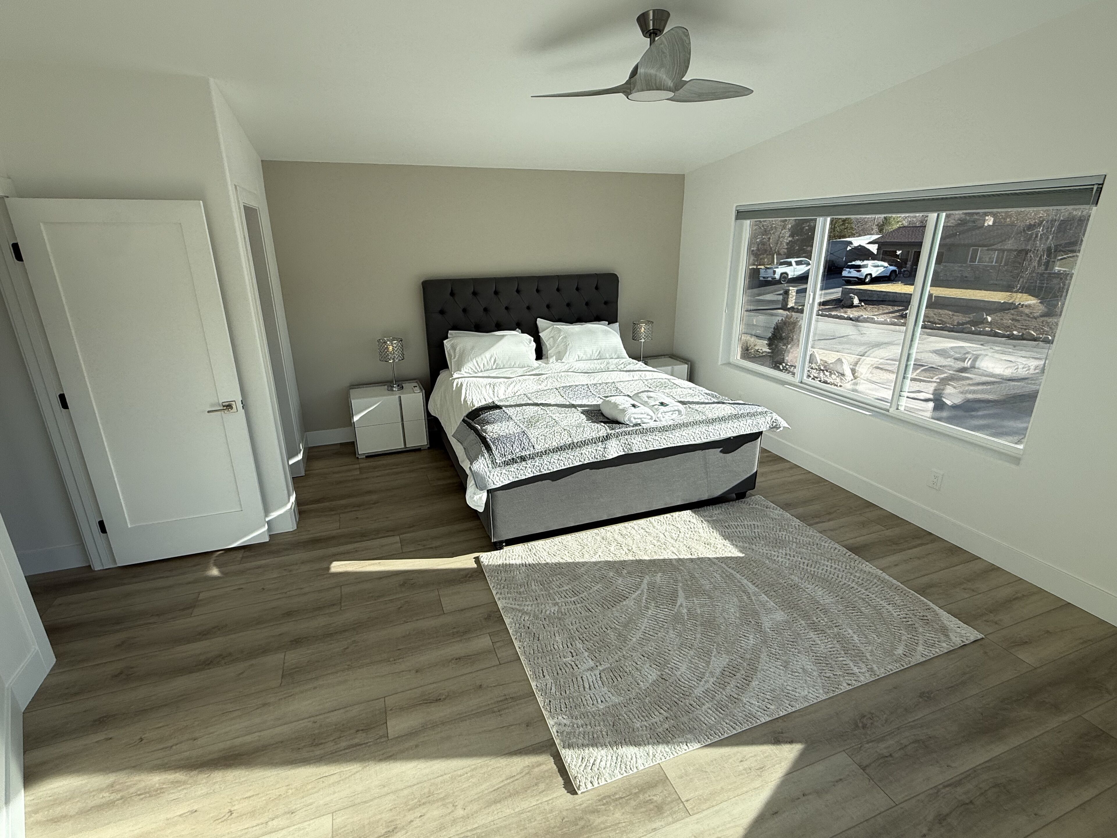 1 slaapkamer, een strijkplank/strijkijzer, reisbedje, gratis wifi