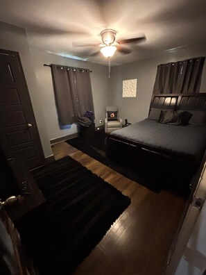 1 habitación, tabla de planchar con plancha, wifi gratis y ropa de cama
